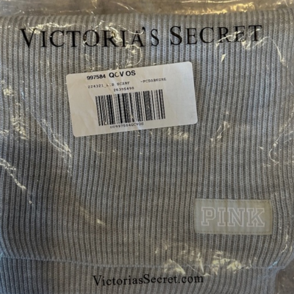 🎄💥🔥BRAND NEW W TAGS. VS PINK NEW SCARF- WITH TAGS- See photos for size🔥💥🎄